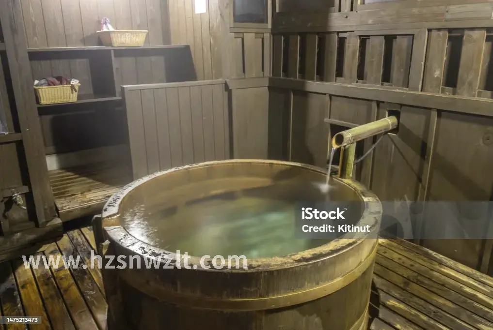 按摩球放在手掌中