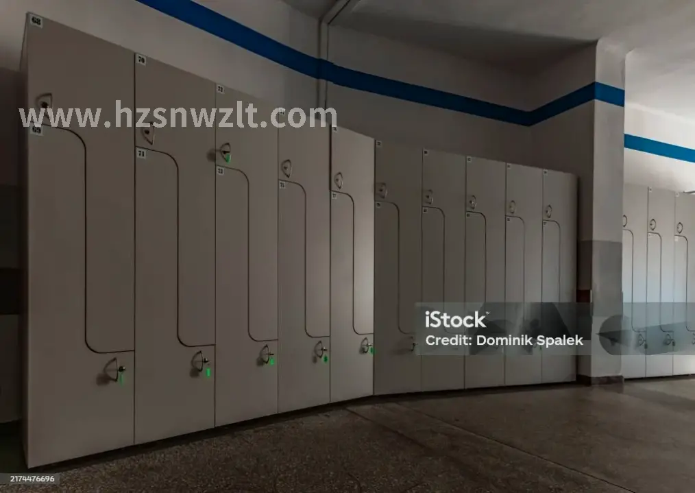 舒适的按摩床与茶点